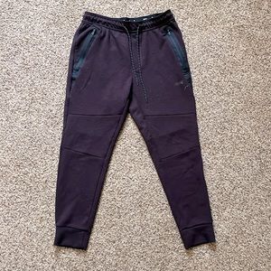 American Eagle jogger swears